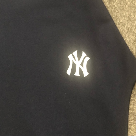 Large Yankees 3/4 Baseball shirt warmup - Picture 4 of 4